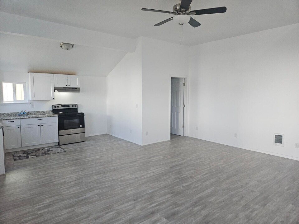 703 Duryea St in Raymond, WA - Building Photo
