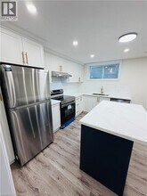 494 Woodbine Ave in Kitchener, ON - Building Photo - Building Photo