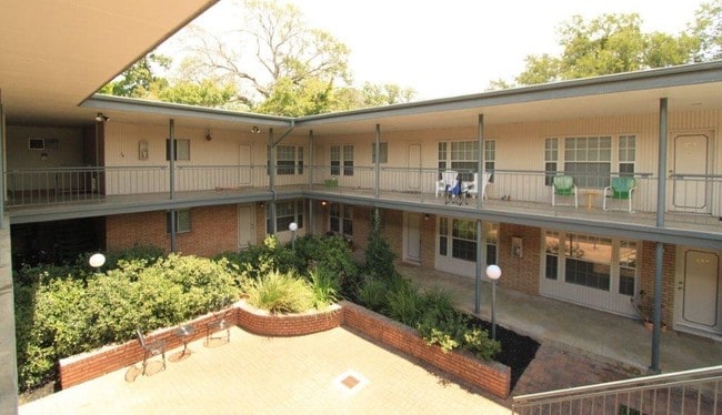 Enfield Court Apartments in Austin, TX - Building Photo - Interior Photo