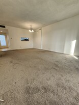 3341 NW 47th Ter, Unit 211 in Lauderdale Lakes, FL - Building Photo