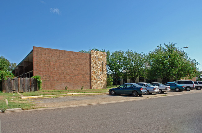 Villa Apartments in Plainview, TX - Foto de edificio - Building Photo