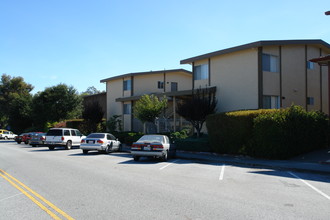 421 Richmond Dr in Millbrae, CA - Foto de edificio - Building Photo