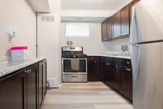 Hamilton Park Apartments in Baltimore, MD - Building Photo - Interior Photo