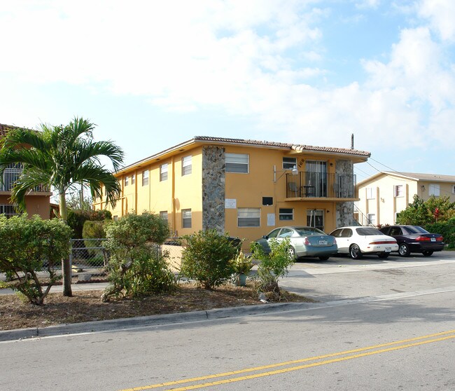 168 W 27th St in Hialeah, FL - Building Photo - Building Photo