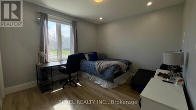 520 Cochrane Rd in Hamilton, ON - Building Photo - Building Photo