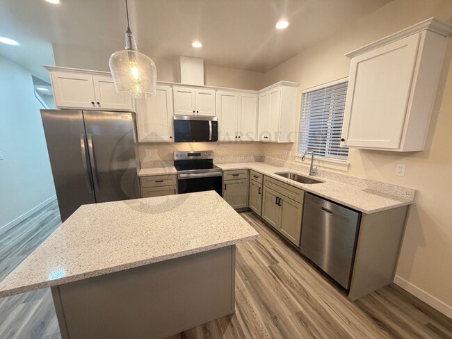 1166 7th St NW in Salem, OR - Building Photo - Building Photo