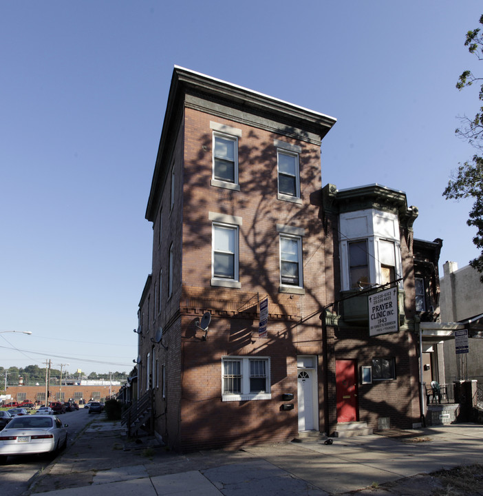 1945 W Hunting Park Ave in Philadelphia, PA - Foto de edificio