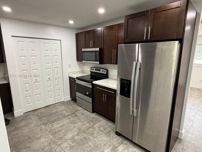 11801 SW 180th St in Miami, FL - Foto de edificio - Building Photo