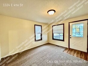1324 E 4th St in Sioux Falls, SD - Building Photo - Building Photo