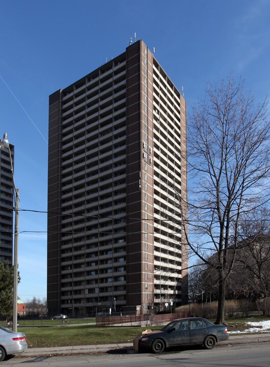 Gerrard River in Toronto, ON - Building Photo