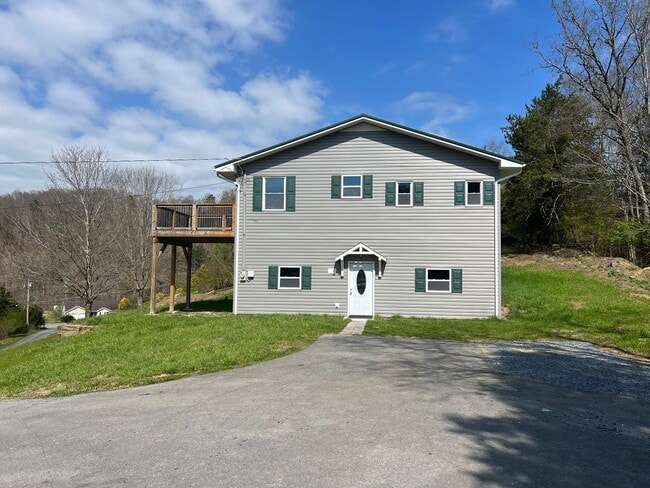 422 S Austin Springs Rd in Johnson City, TN - Building Photo - Building Photo