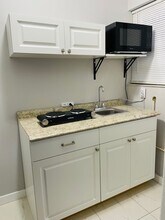 1704 N 32nd Ct in Hollywood, FL - Building Photo - Building Photo