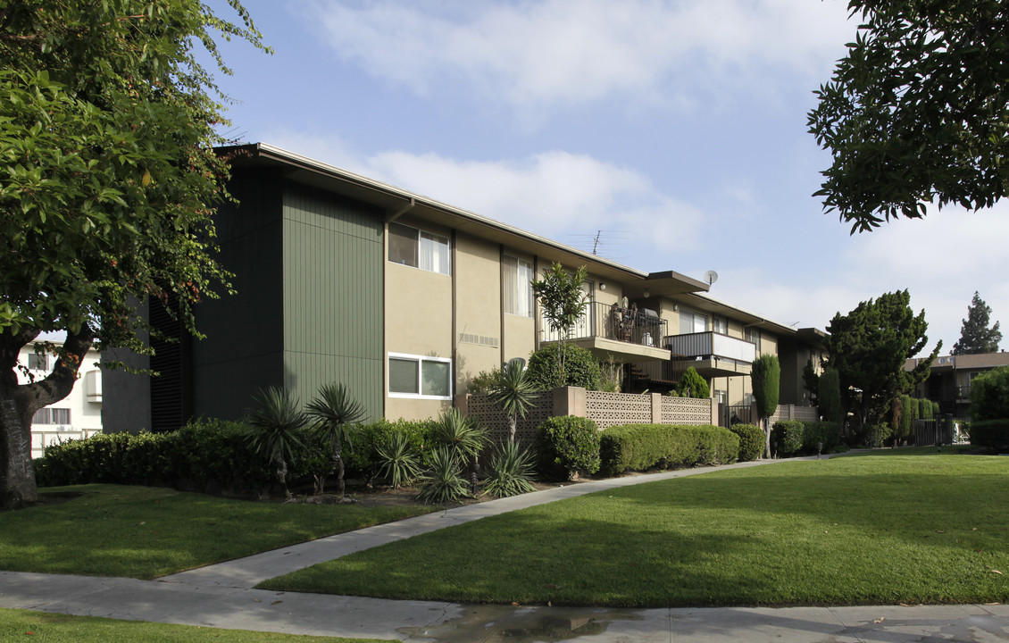 Sea Wind Apartments in Anaheim, CA - Building Photo