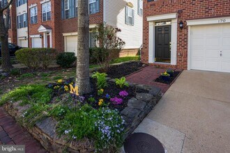 170 Barrett Pl in Alexandria, VA - Building Photo - Building Photo