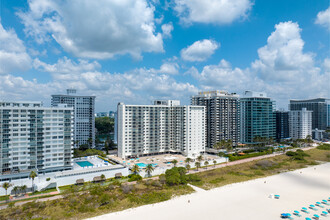 Arlen Beach in Miami, FL - Building Photo - Building Photo