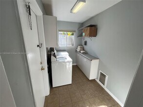 2011 NE 33rd St in Lighthouse Point, FL - Building Photo - Building Photo