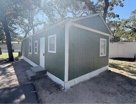 215 Weeks Rd in Cleburne, TX - Building Photo