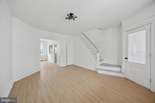 110 N Sickels St in Philadelphia, PA - Building Photo - Building Photo