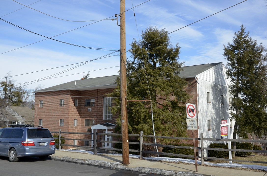 Highland Manor in Schwenksville, PA - Building Photo