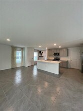 37059 Kings Crown Dr in Zephyrhills, FL - Building Photo - Building Photo