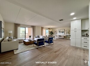 7930 E Camelback Rd in Scottsdale, AZ - Foto de edificio - Building Photo