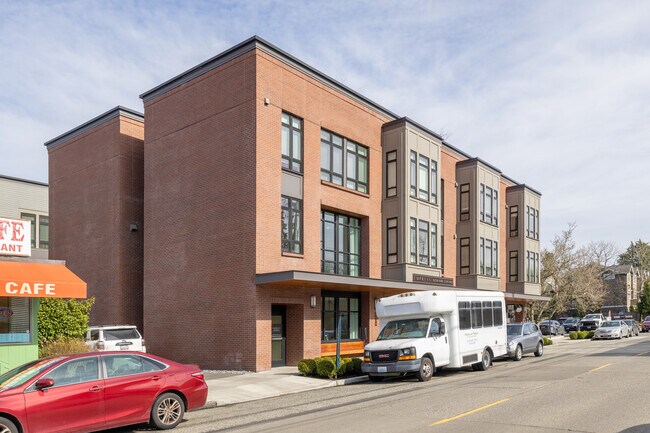 Empress Senior Living at Laurelhurst in Seattle, WA - Building Photo - Building Photo