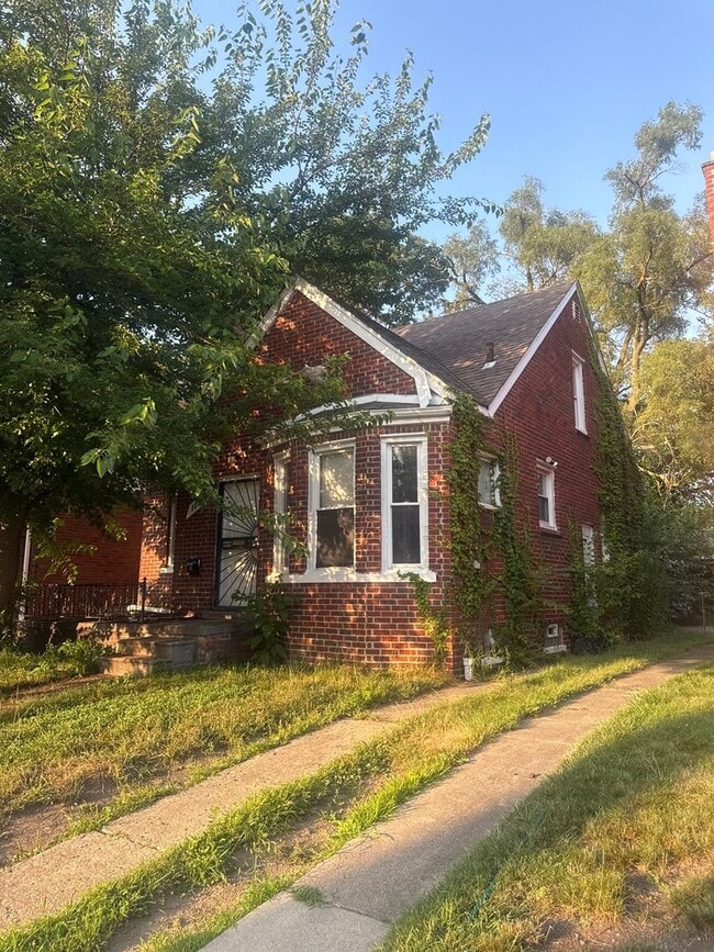 15738 Sorrento Ave in Detroit, MI - Building Photo - Building Photo