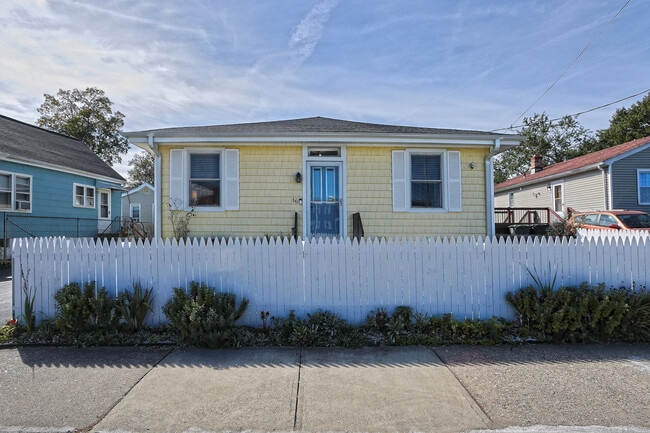 16 Monroe St in Milford, CT - Building Photo - Building Photo