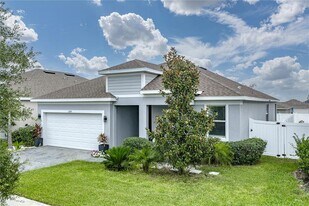 2235 Pigeon Plum Dr in Haines City, FL - Building Photo