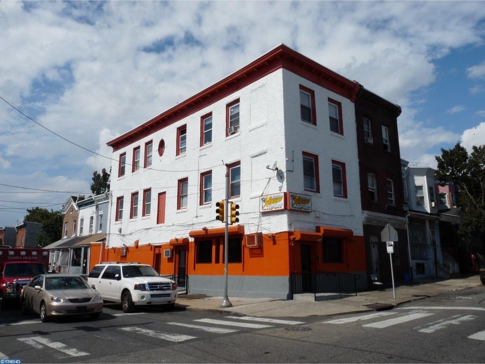 Retail/Apartment Building in Philadelphia, PA - Building Photo