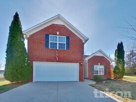 3505 Flora Dr in Spring Hill, TN - Building Photo