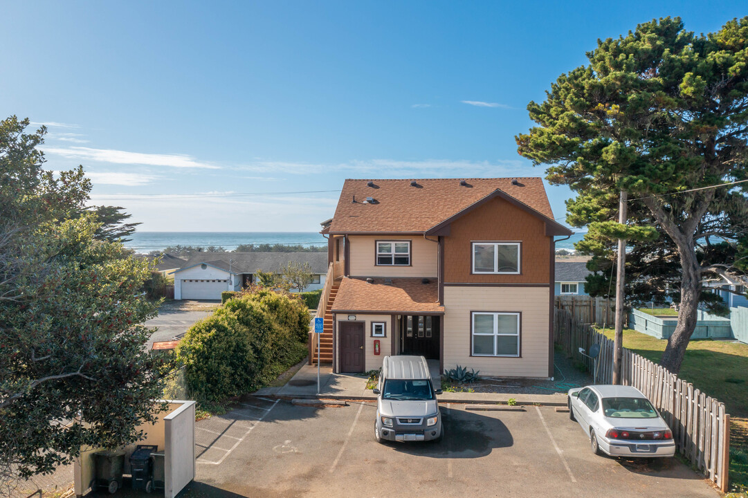 Gold Coast Apartments in Port Orford, OR - Building Photo