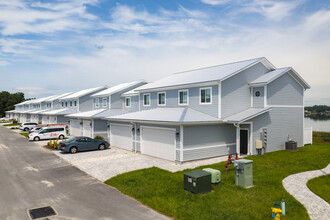 The Townhomes of Evergreen on Lake Idylwild in Winter Haven, FL - Building Photo - Building Photo