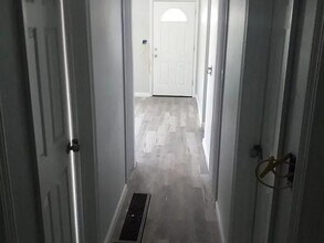 4663 E 177th St in Cleveland, OH - Building Photo - Building Photo