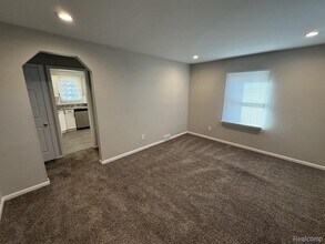 13661 Kingston St in Oak Park, MI - Building Photo - Building Photo