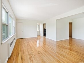 3926 Clearview Expy in Queens, NY - Building Photo - Building Photo