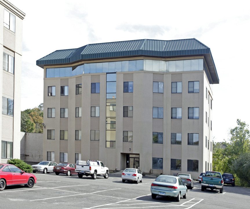 Fallview Apartments in Seymour, CT - Building Photo