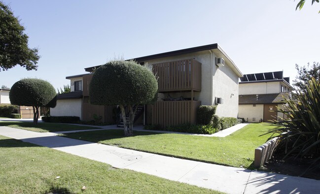 3250 W Orange Ave in Anaheim, CA - Building Photo - Building Photo