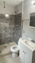 122 Red Ripple Rd in Houston, TX - Building Photo - Building Photo