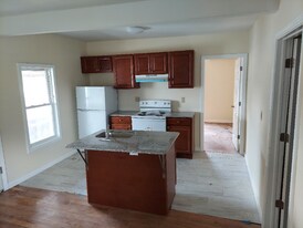 76-76 New Park Ave, Unit 3B in Hartford, CT - Building Photo