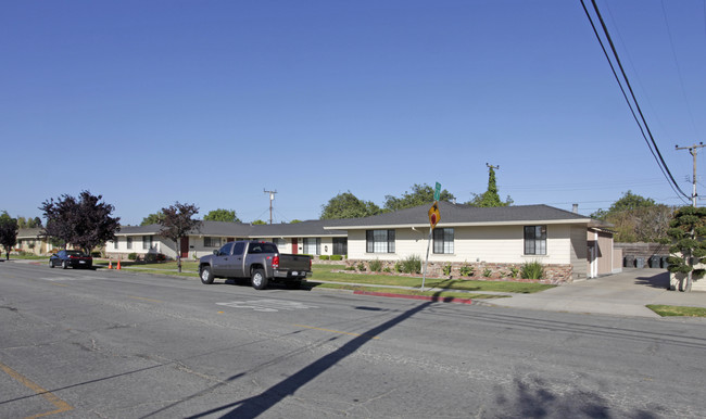 1000-1010 Iverson St in Salinas, CA - Building Photo - Building Photo