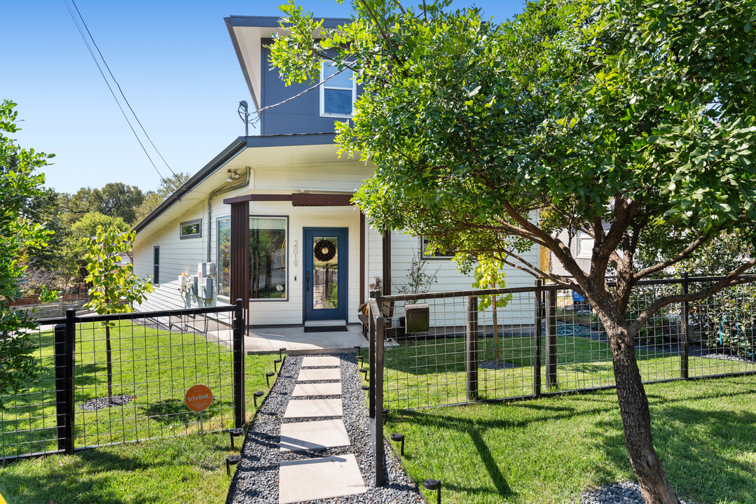 2019 E 11th St in Austin, TX - Building Photo