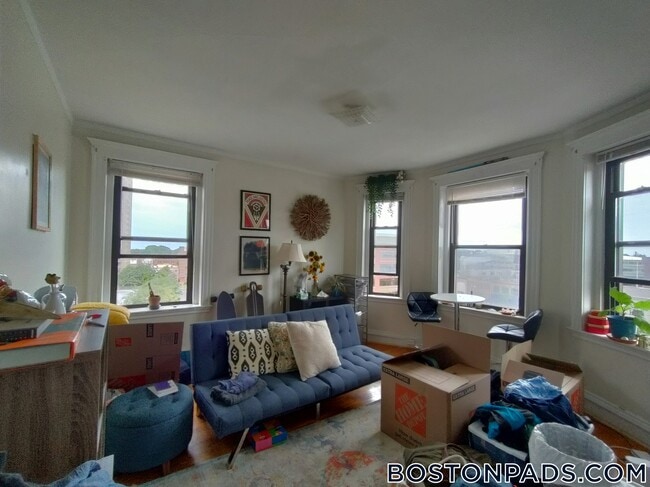 17-19-19 Washington St S, Unit 511 in Malden, MA - Foto de edificio - Building Photo