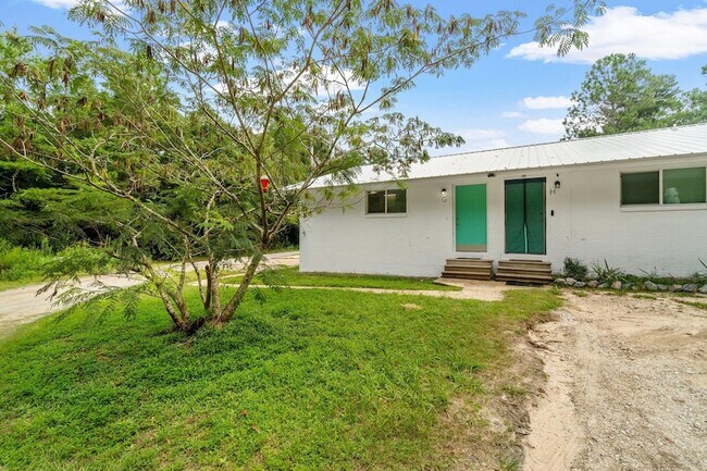 248 Four Mile Rd in Freeport, FL - Foto de edificio - Building Photo