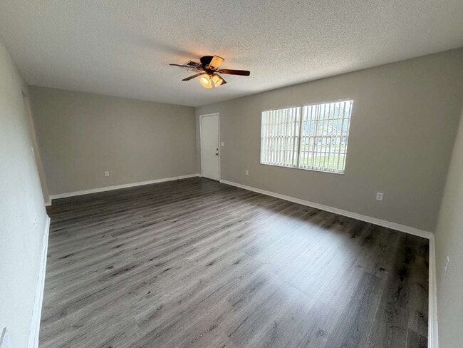 2032 Haulover Ave in Spring Hill, FL - Building Photo - Building Photo