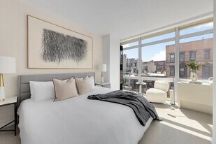 425 E 13th St in New York, NY - Building Photo