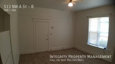 513 NW A St in Grants Pass, OR - Building Photo - Building Photo