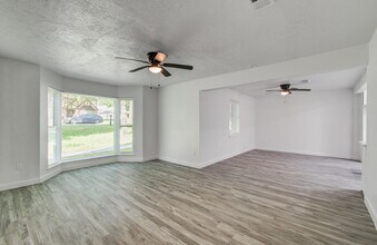 812 Stone Mountain Dr in Conroe, TX - Building Photo - Building Photo