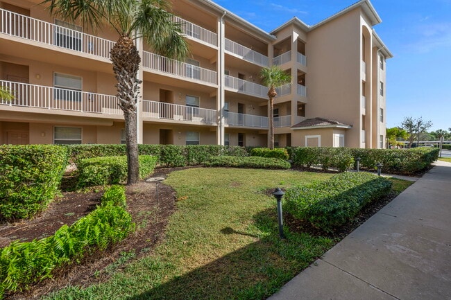 8470 Kingbird Loop, Unit 1029 in Estero, FL - Foto de edificio - Building Photo