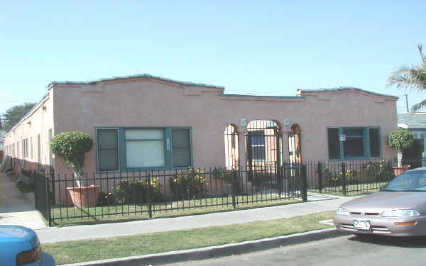 1131 Saint Louis Ave in Long Beach, CA - Building Photo - Building Photo